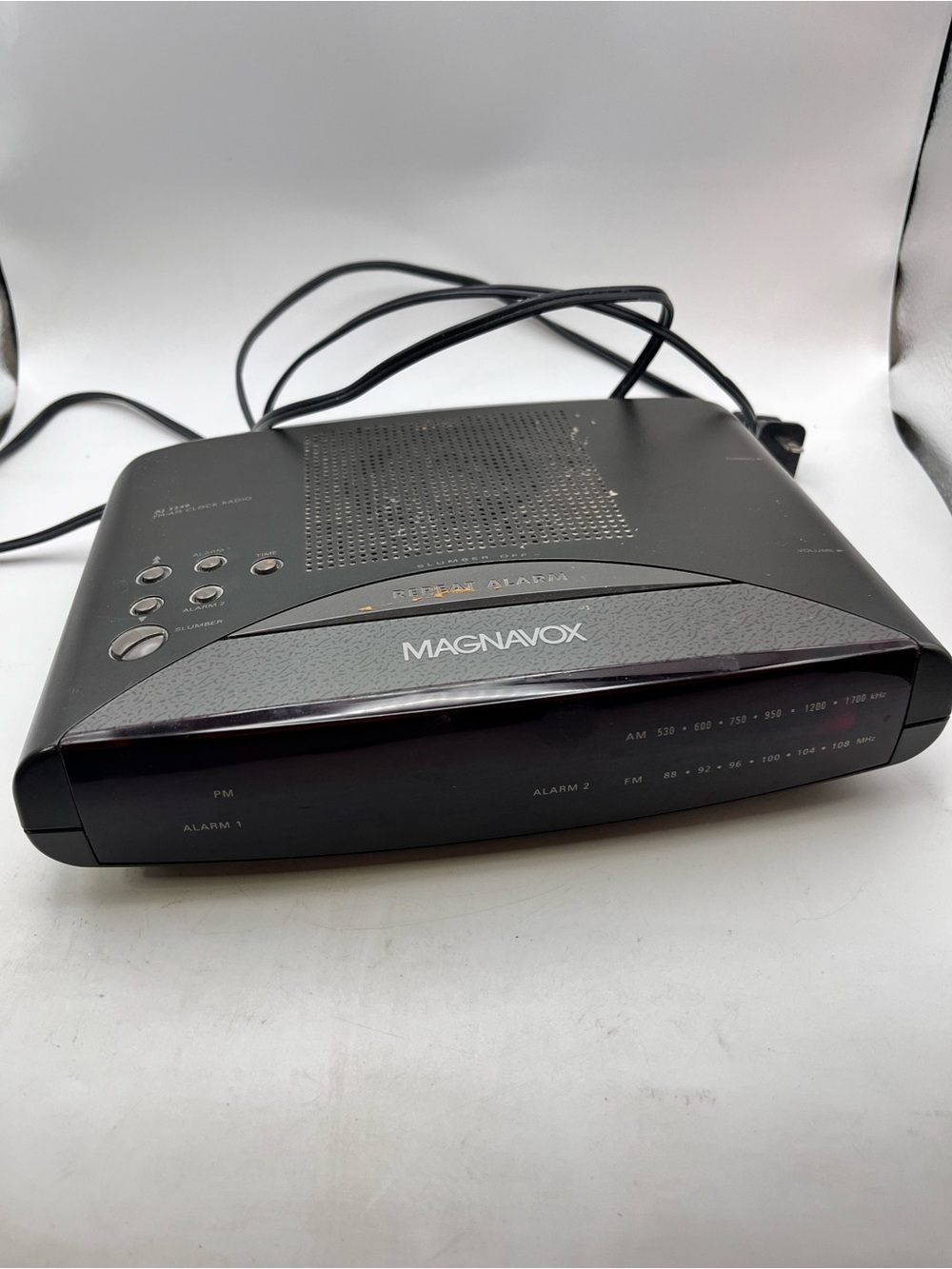 Magnavox AJ 3240 Dual Alarm Clock Radio AM FM Red LED Display Black AJ3240/17